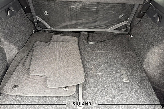 Volvo XC40 19 of 28