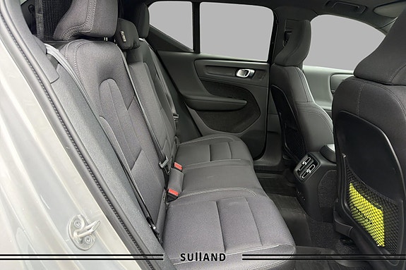 Volvo XC40 17 of 28
