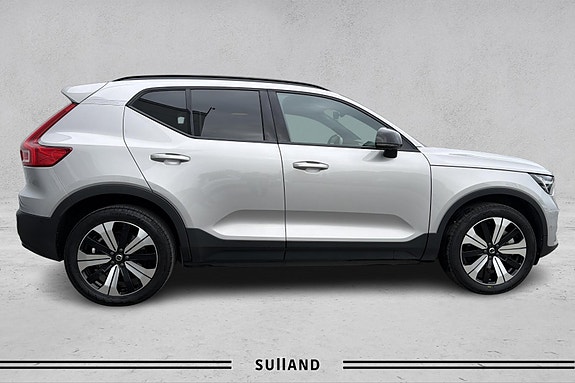 Volvo XC40 6 of 28