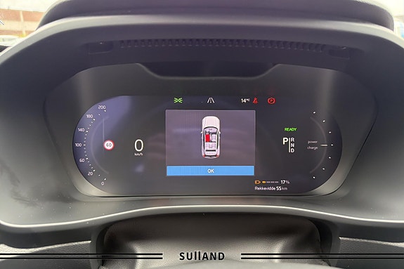 Volvo XC40 13 of 28