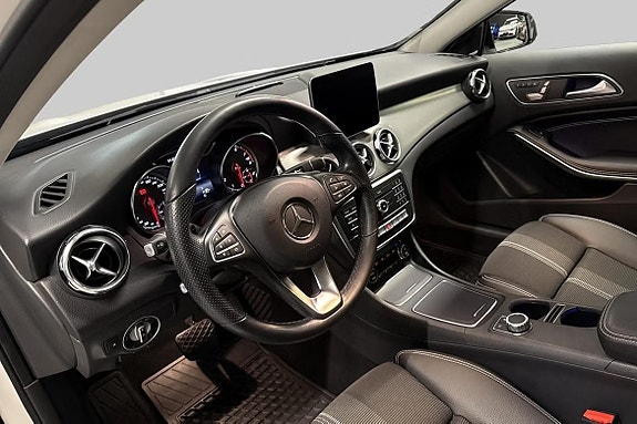 Mercedes-Benz GLA180 10 of 14
