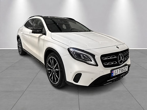 Mercedes-Benz GLA180 3 of 14