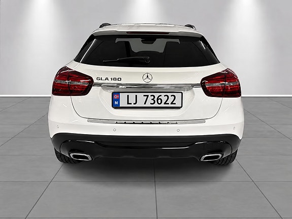 Mercedes-Benz GLA180 7 of 14