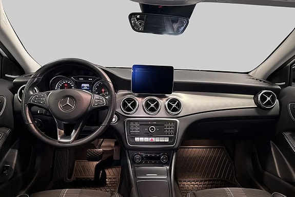 Mercedes-Benz GLA180 9 of 14