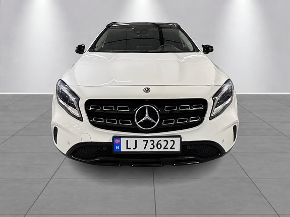 Mercedes-Benz GLA180 2 of 14