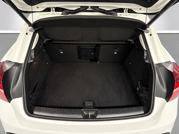 Mercedes-Benz GLA180 14 of 14