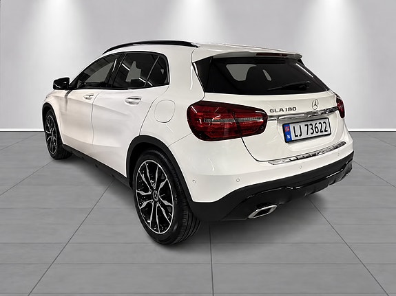 Mercedes-Benz GLA180 6 of 14