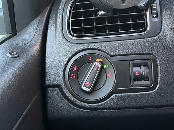 Volkswagen Polo 18 of 23