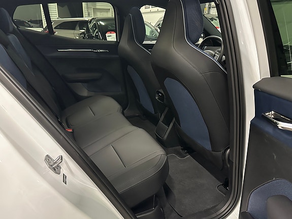 Volvo EX30 27 of 30