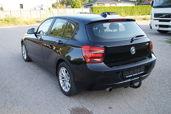 BMW 116i 3 of 28