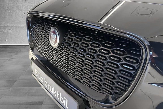Jaguar I-PACE 18 of 25
