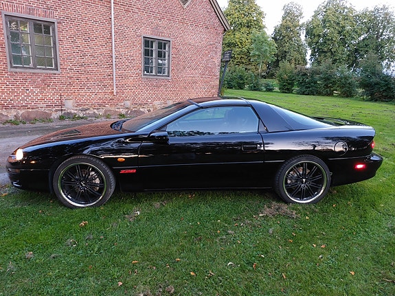 Chevrolet Camaro 2 of 9