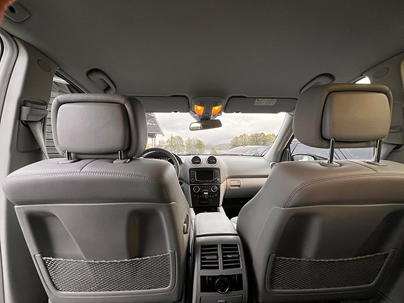 Mercedes-Benz ML320 13 of 17
