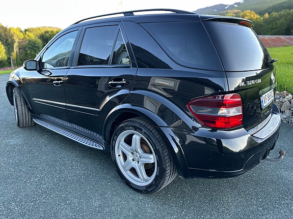 Mercedes-Benz ML320 5 of 17