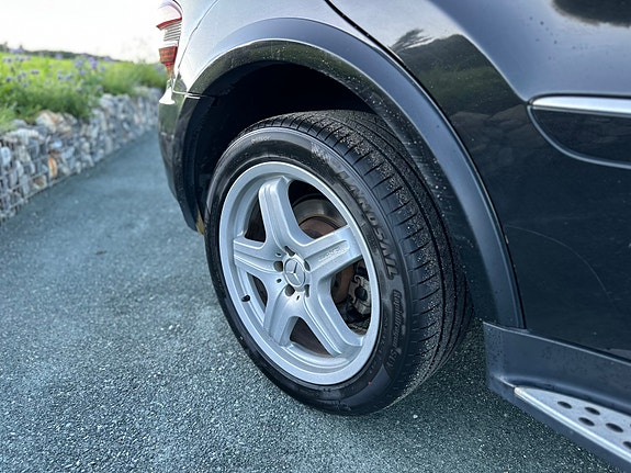 Mercedes-Benz ML320 7 of 17