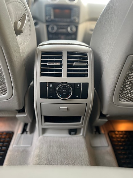 Mercedes-Benz ML320 15 of 17
