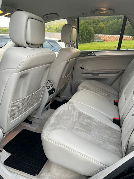 Mercedes-Benz ML320 14 of 17