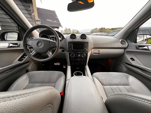Mercedes-Benz ML320 11 of 17