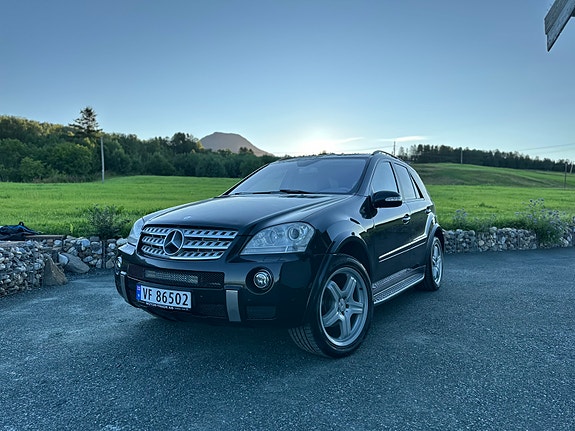 Mercedes-Benz ML320 3 of 17