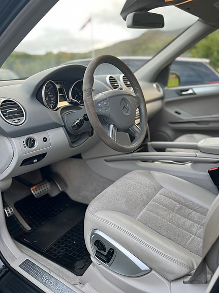 Mercedes-Benz ML320 9 of 17