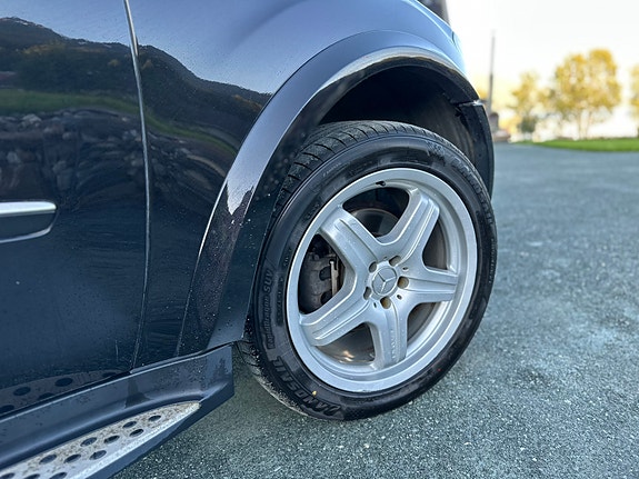 Mercedes-Benz ML320 8 of 17