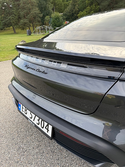 Porsche Taycan 2 of 11