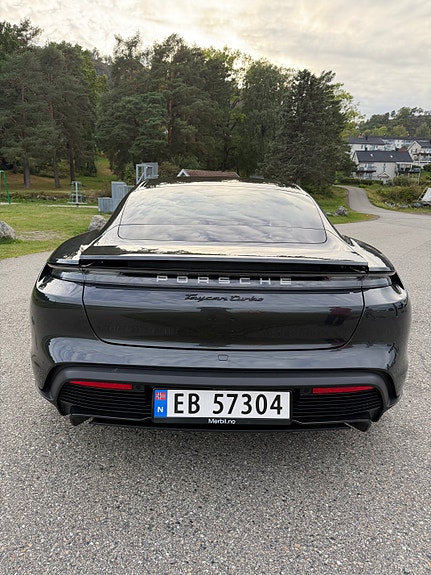 Porsche Taycan 7 of 11