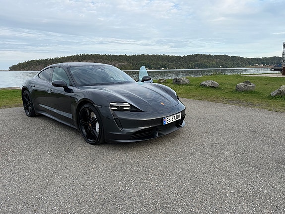 Porsche Taycan 4 of 11