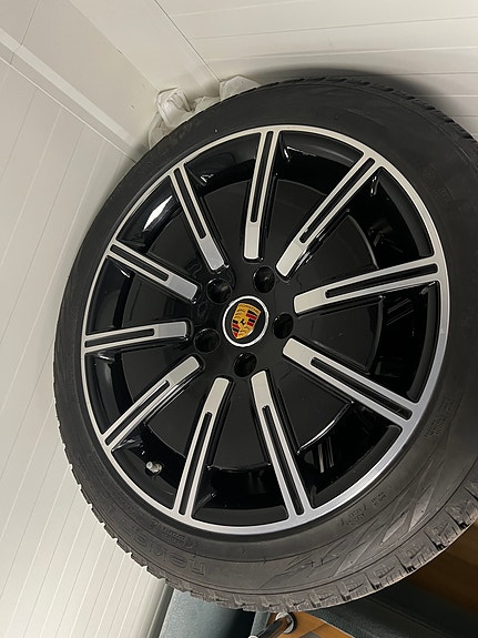 Porsche Taycan 11 of 11