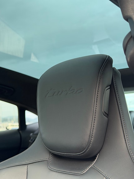 Porsche Taycan 8 of 11