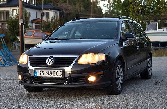 Volkswagen Passat 2 of 20