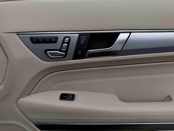 Mercedes-Benz E220 22 of 24