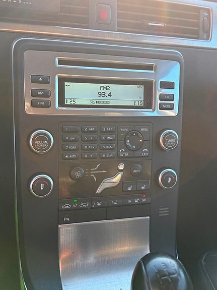 Volvo V70 3 of 5