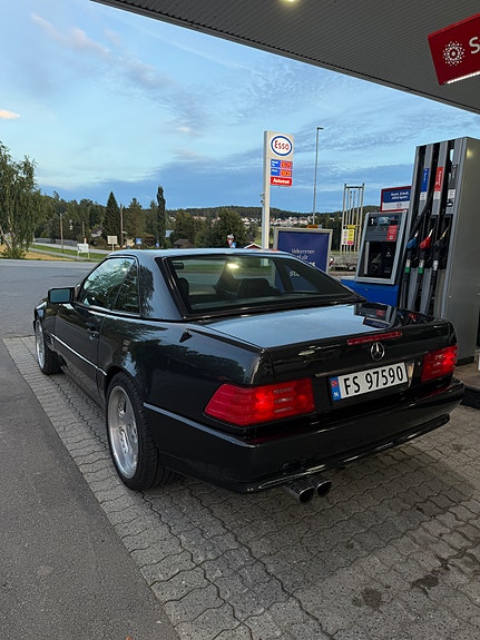 Mercedes-Benz 300 SL 2 of 8