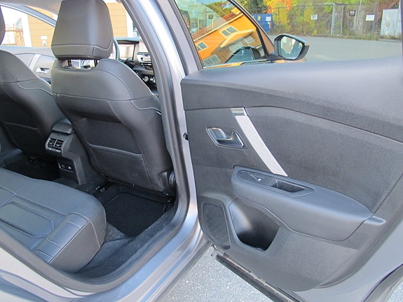 Citroen E-C4 X 9 of 18