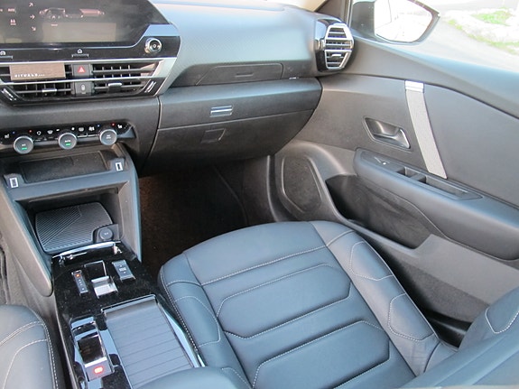 Citroen E-C4 X 8 of 18