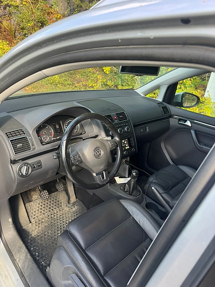 Volkswagen Touran 8 of 11