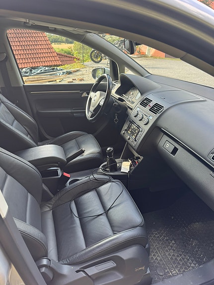 Volkswagen Touran 5 of 11