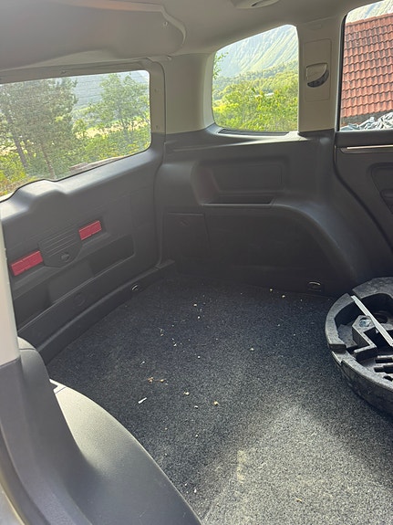 Volkswagen Touran 7 of 11