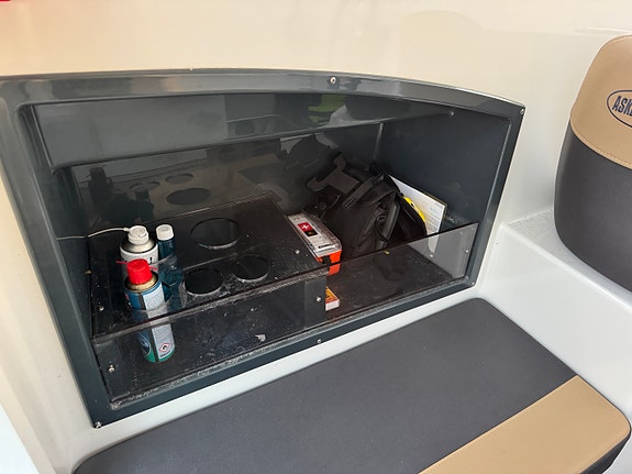 Askeladden P66 Pilothouse – Suzuki 140 hk – godt utstyrt. HØSTPRIS 8 of 17