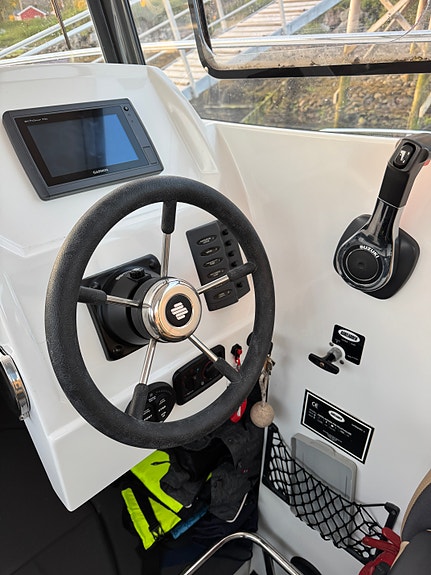 Askeladden P66 Pilothouse – Suzuki 140 hk – godt utstyrt. HØSTPRIS 10 of 17