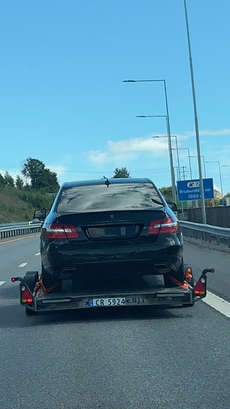 Mercedes-Benz E220 d 3 of 9
