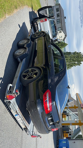 Mercedes-Benz E220 d 2 of 9