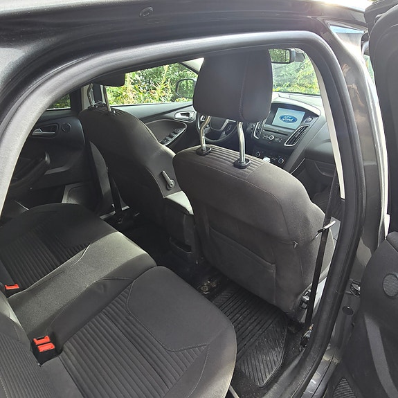 Ford Focus 8 of 15