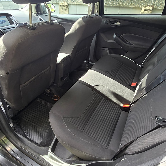Ford Focus 9 of 15