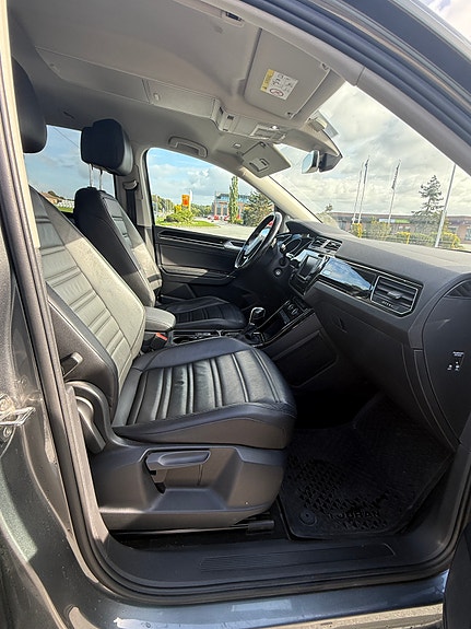 Volkswagen Touran 4 of 7