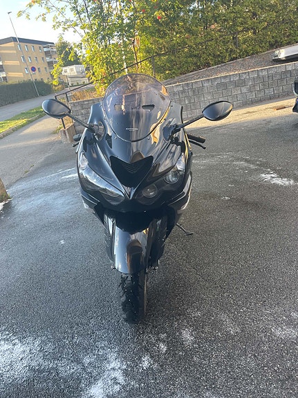 Kawasaki ZZR 1400 5 of 20