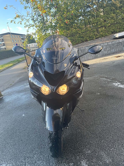 Kawasaki ZZR 1400 7 of 20