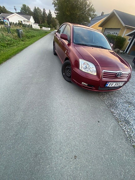 Toyota Avensis 2 of 9