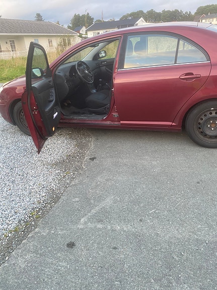 Toyota Avensis 3 of 9